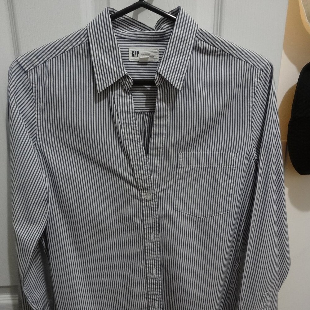 Gap Perfect Shirt LS Button Up Blouse, Blue Pinstripe, Size S